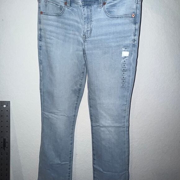 NWT American Eagle Low Rise Jeans Denim Size 8 - Picture 1 of 4